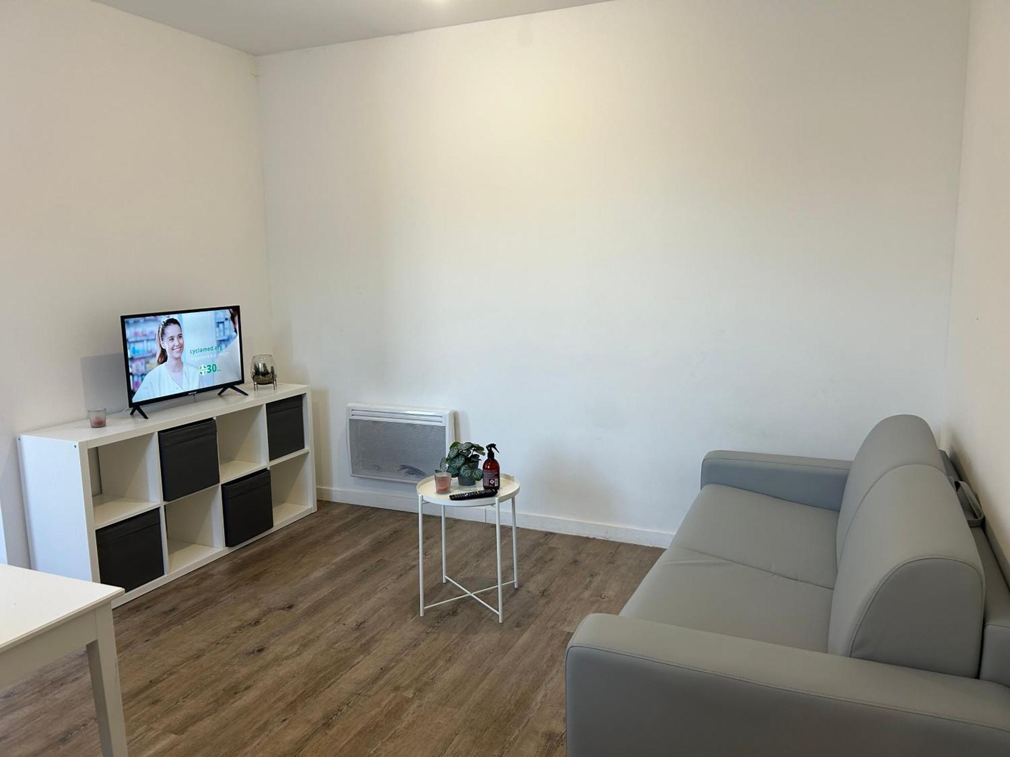 Superbe Studio Meuble Avec Parking Maubeuge ภายนอก รูปภาพ