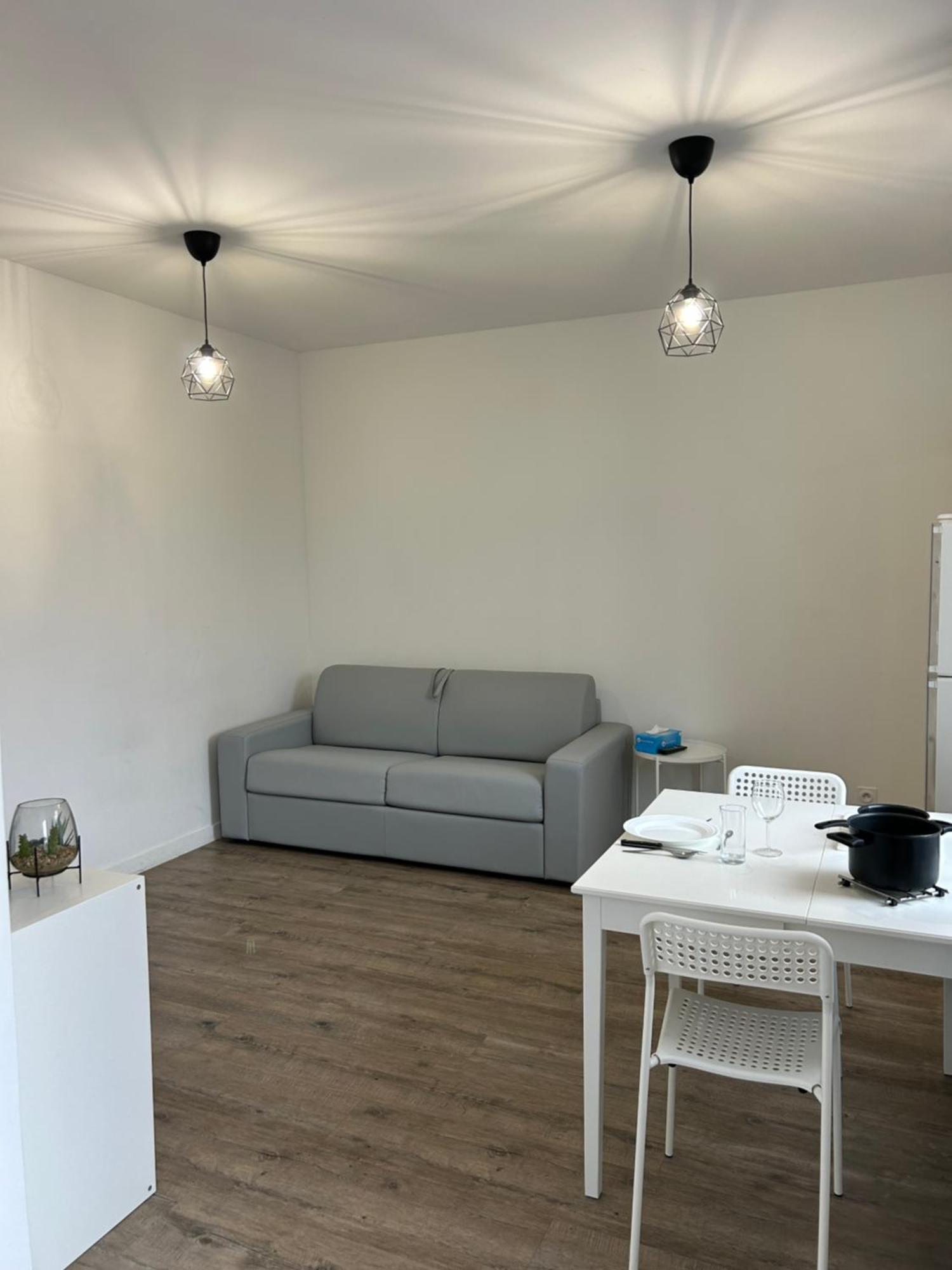 Superbe Studio Meuble Avec Parking Maubeuge ภายนอก รูปภาพ