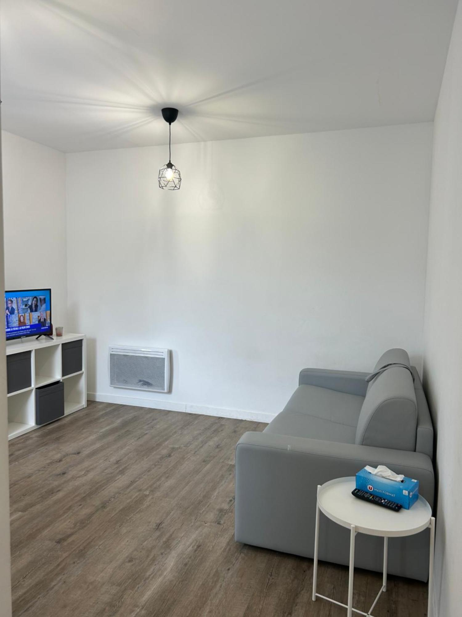 Superbe Studio Meuble Avec Parking Maubeuge ภายนอก รูปภาพ
